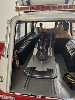 FUNKCNI MODEL AUTA LOVCI DUCHŮ - 6