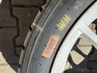ZAVODNI PNEU NA VODU PIRELLI 235/645 R18 - 6