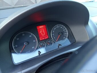 VW Touran 2.0TDi - 6