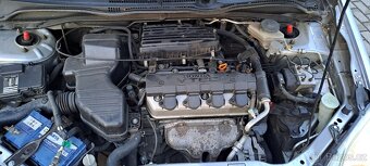 Honda civic 7g 1.6 81 kW v-tec - 6