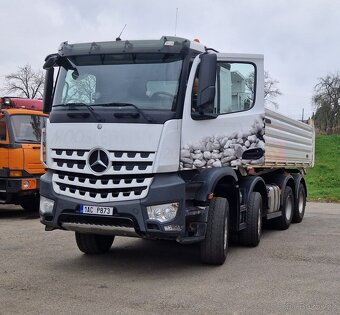 MERCEDES BENZ AROCS 3240 8x4 třístranný sklápěč - 6