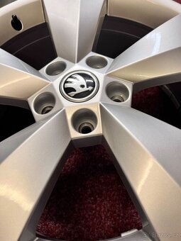 5x112 R17 alu disky originál Škoda Kodiaq 2021 - 6