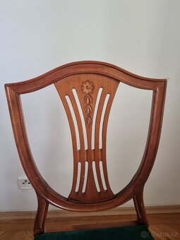 Starožitný řezbovaný rozkládací stůl kulatý o průměru 110 cm - 6