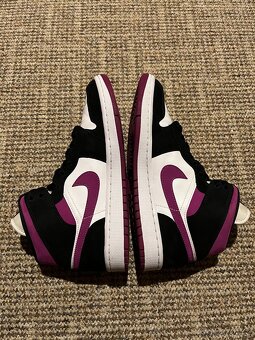 Nike Air Jordan 1 Mid Magenta - 6