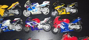 Modely motorek v měřítku 1:18 - 6