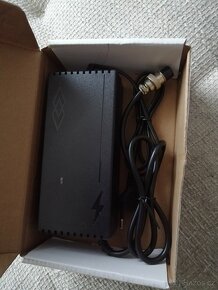 Baterie LiFePO4 - 12V 200Ah s BMS+ nabíječka - 6