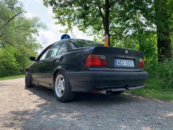 Bmw e36 318i sedan - 6