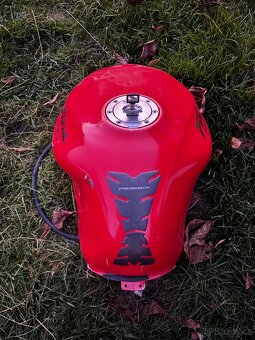 Nadrz sada zamku svody na Honda VTR 1000F Firestorm 96-00 - 6