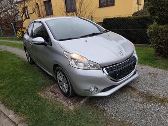 PEUGEOT 208 - 6