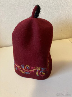 Fez, pokrývka hlavy, vyšívaný za 800 kč - 6