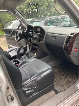 Mitsubishi Pajero wagon - 6