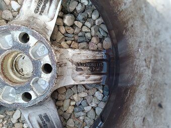 Dunlop respone 16 jeté jednu sezonu přes 6mm vzorek - 6