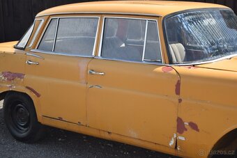 Mercedes-Benz W111 220b - 6