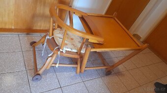 Starý dětský stolek, stolička. - 6