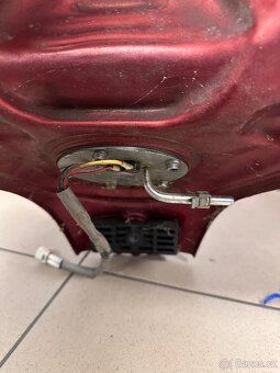 Sadu plastů a nádrž na Suzuki DL 650 - 6