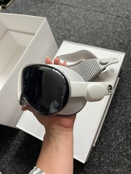 Apple Vision Pro 256GB - 6