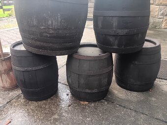 Staré drevene pivní sudy - 6