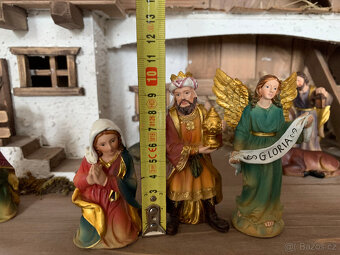 Velký dřevěný betlém (cca 78x32x35cm) + figurky, dále dekora - 6