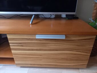 Skrinka pod TV - 6
