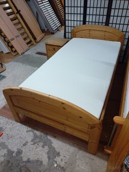 Prodám hezkou postel z masivu 100 x 200 cm. - 6