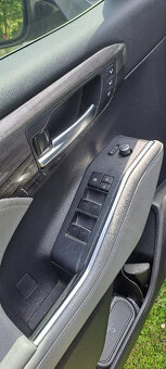 Prodám Toyota Higlander Prestige 2,5 Hybrid 248 k - 6
