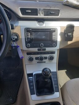 Volkswagen Passat B7 Combi 2.0 - 6