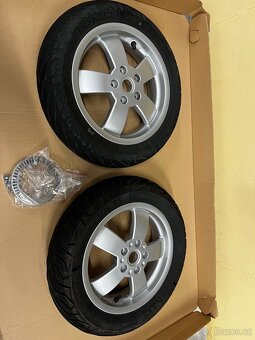 Kola Vespa gts 12 palců par ,včetně plastu michelin - 6