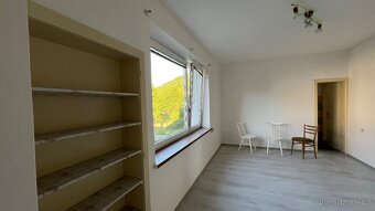 Pronájem prostorného bytu 5+1 včetně zahrádky - 6