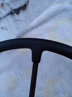 Prodám krásný nepopraskaný volant na ZETOR25 - 6