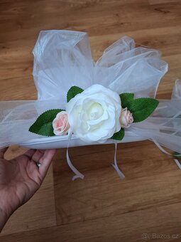 Svatební dekorace na auto - ruzovobila ruze - 6