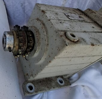 ELEKTROMOTOR, PŘEVODOVKA , LENZE - 6