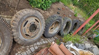 Pneu 7,50-20 a disky na kola - 6