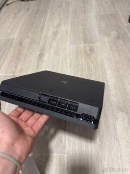 PlayStation 4 slim - 6