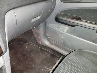 FORD FOCUS II 1,6 TDCi 80kW KLIMA, r.2005 - 6