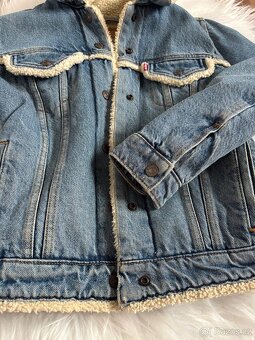 Krásná teplá bundička Levi’s s kožíškem - 6