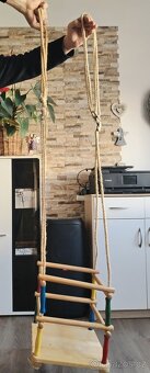 Celodřevěná dětská houpačka - 6