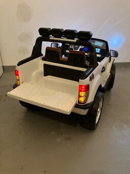Dětské elektrické autíčko Ford Ranger Wildtrak 4x4 LCD - 6