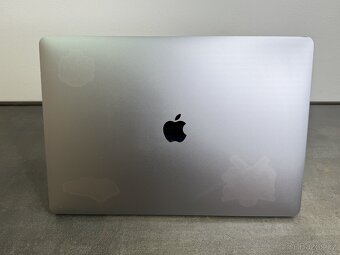 MacBook Pro 15'' 2019 / i9 / 32GB / 512GB SSD / Space Gray - 6