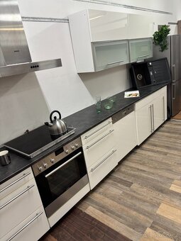 Světlá designová kuchyně SIMBA - 6