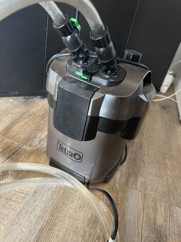 Osvětlené akvárium, filtrace, skříň - 6