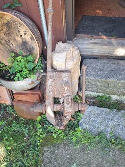 Svěrák stary kovarsky - 6