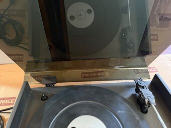 Pridam Gramofon Tesla NC470 - 6
