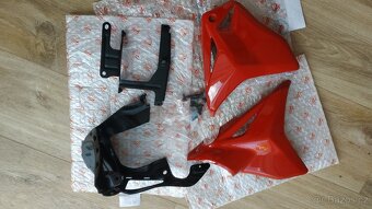 Ducati Monster 937 klín pod motor - 6