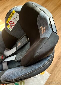 Britax Römer Swingfix M i-Size v barvě Blue Marble - 6