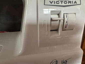 Šicí stroj Victoria Graffiti - pěkný - 6