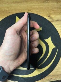 Apple iPhone SE 2020 - 64 GB - záruka - 6
