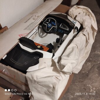 Dětské elektrické autíčko BMW i8 - 6