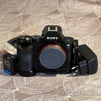 Sony Alpha A7 + grip + příslušensví - 6