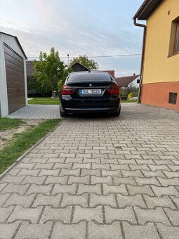 Prodám BMW e90 330d 195kw - 6