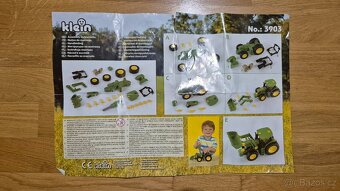 Skládací - šroubovací traktor John Deere - 6